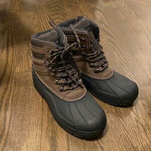 BRAND NEW Eddie Bauer snow boots (water proof/with tags)